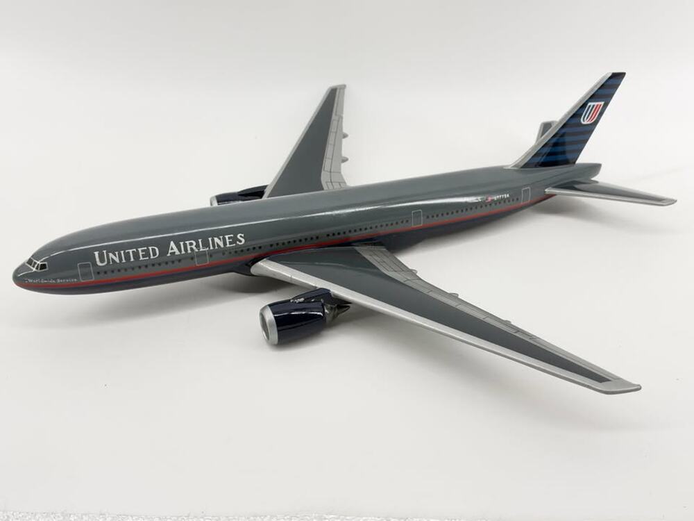 United Airlines Boeing 777-200 Battleship N777BA Model 1:144
